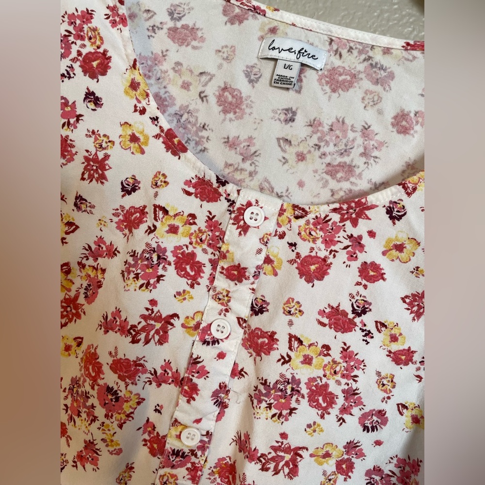 Large Floral Blouse - Picture 2 of 3